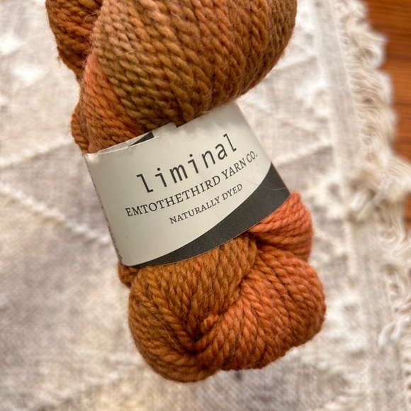 Em3 Romney/Merino Worsted - Picture 2 of 3